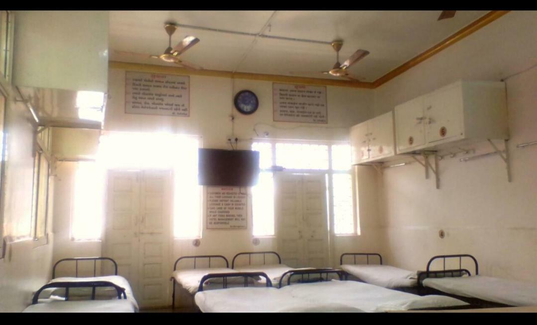 Hotel Uttam Nivas Ahmedabad Eksteriør billede